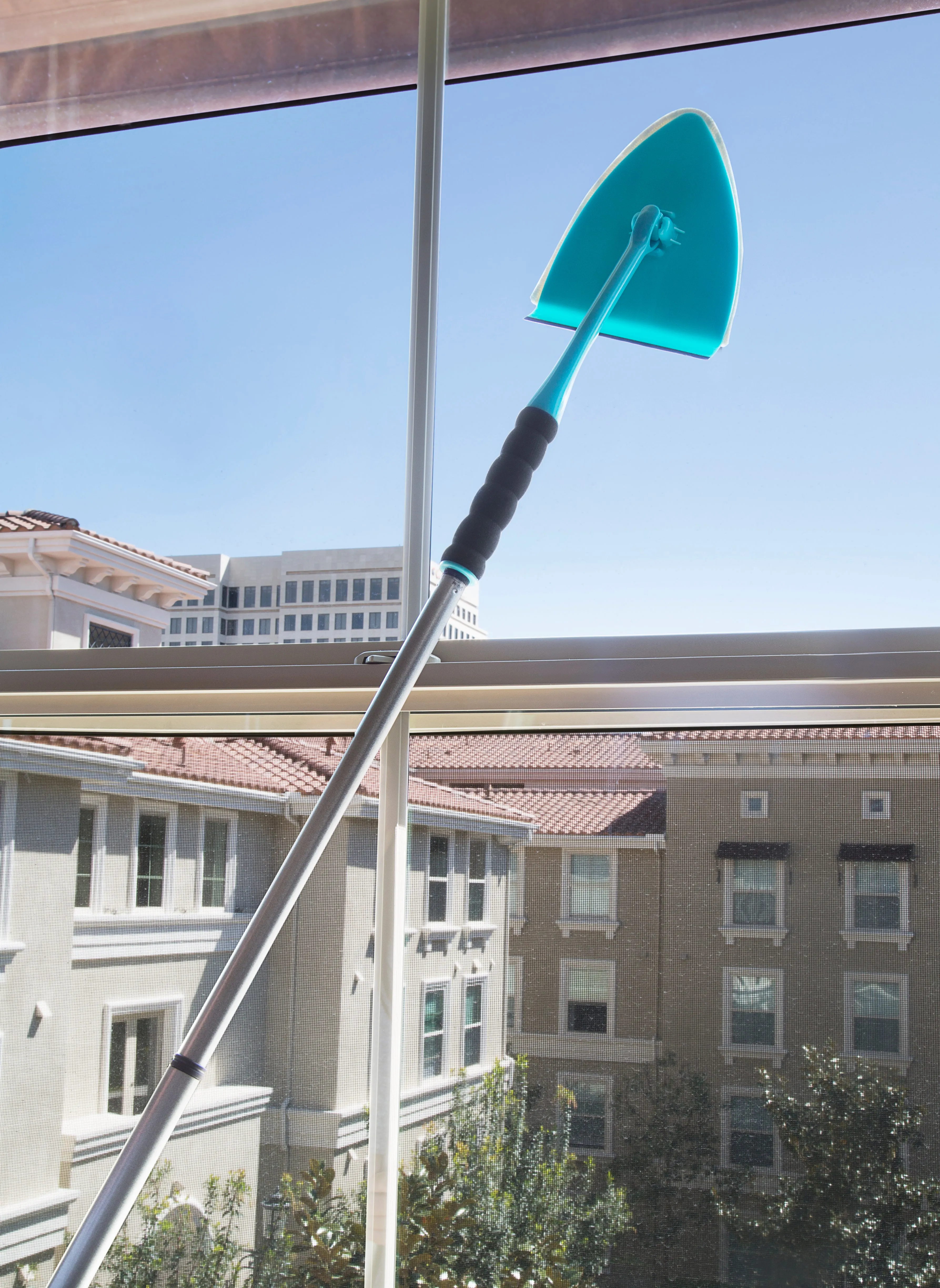 Ammoniated Window Cleaner with Big E-Z Scrubber and Adjustable Handle